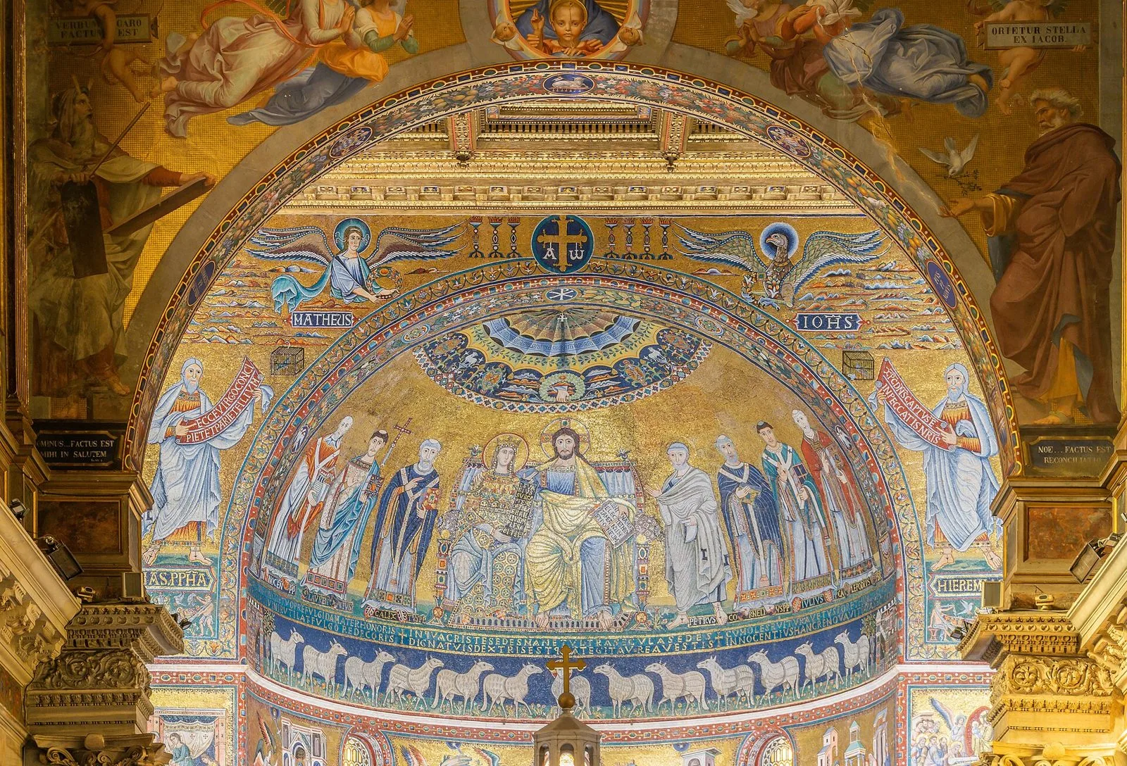 Il mosaico dorato dell'abside di Santa Maria in Trastevere con Cristo e la Vergine in trono